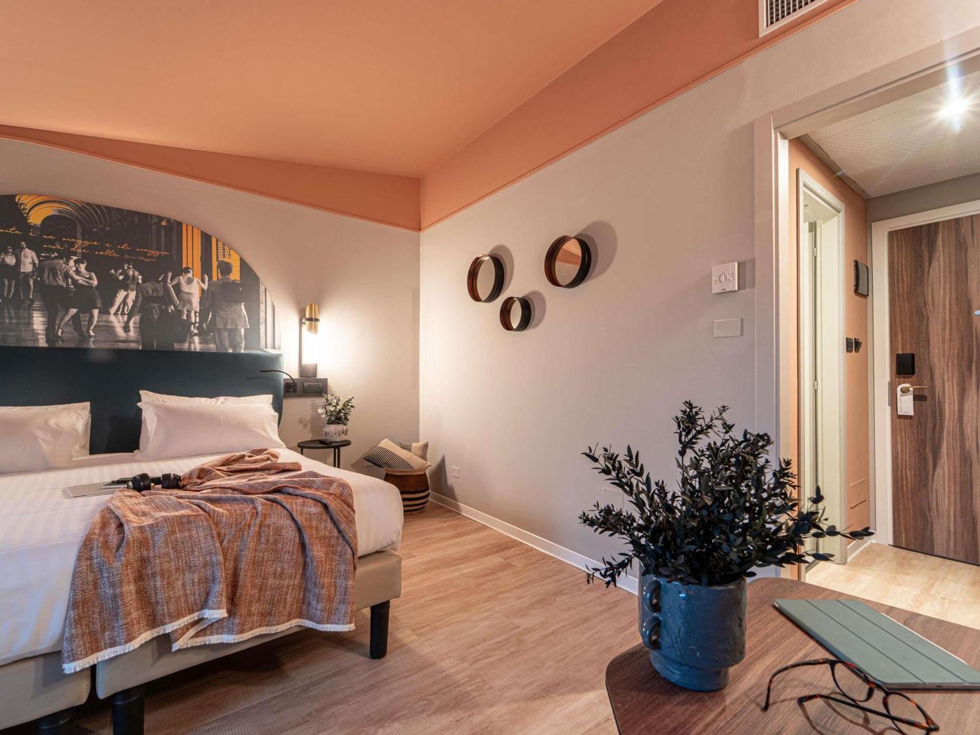 Deluxe Double Room with Balcony,1717006653:JPEG